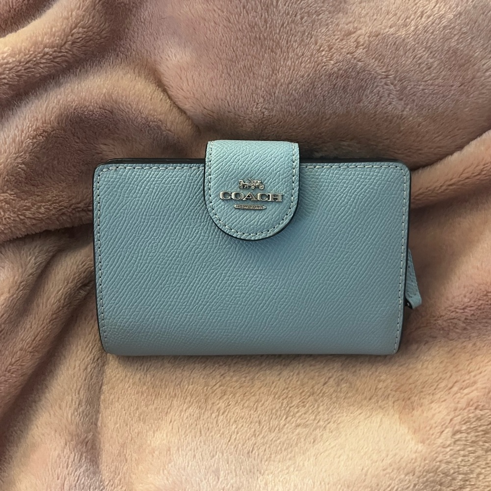 Coach Medium Corner Zip Wallet in Light Blue (6390)
